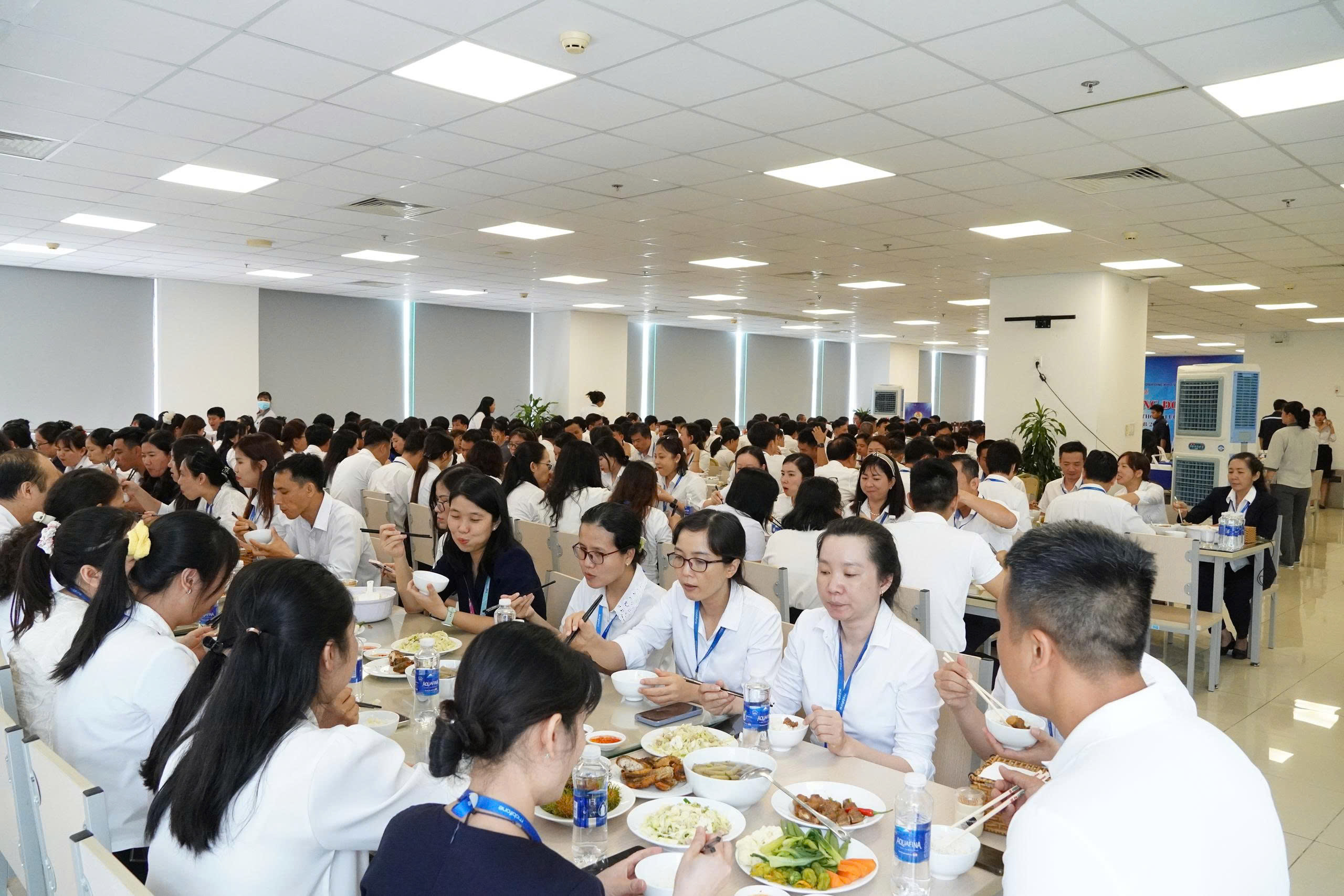 BỮA CƠM CÔNG ĐOÀN – GẮN KẾT CÙNG PHÁT TRIỂN