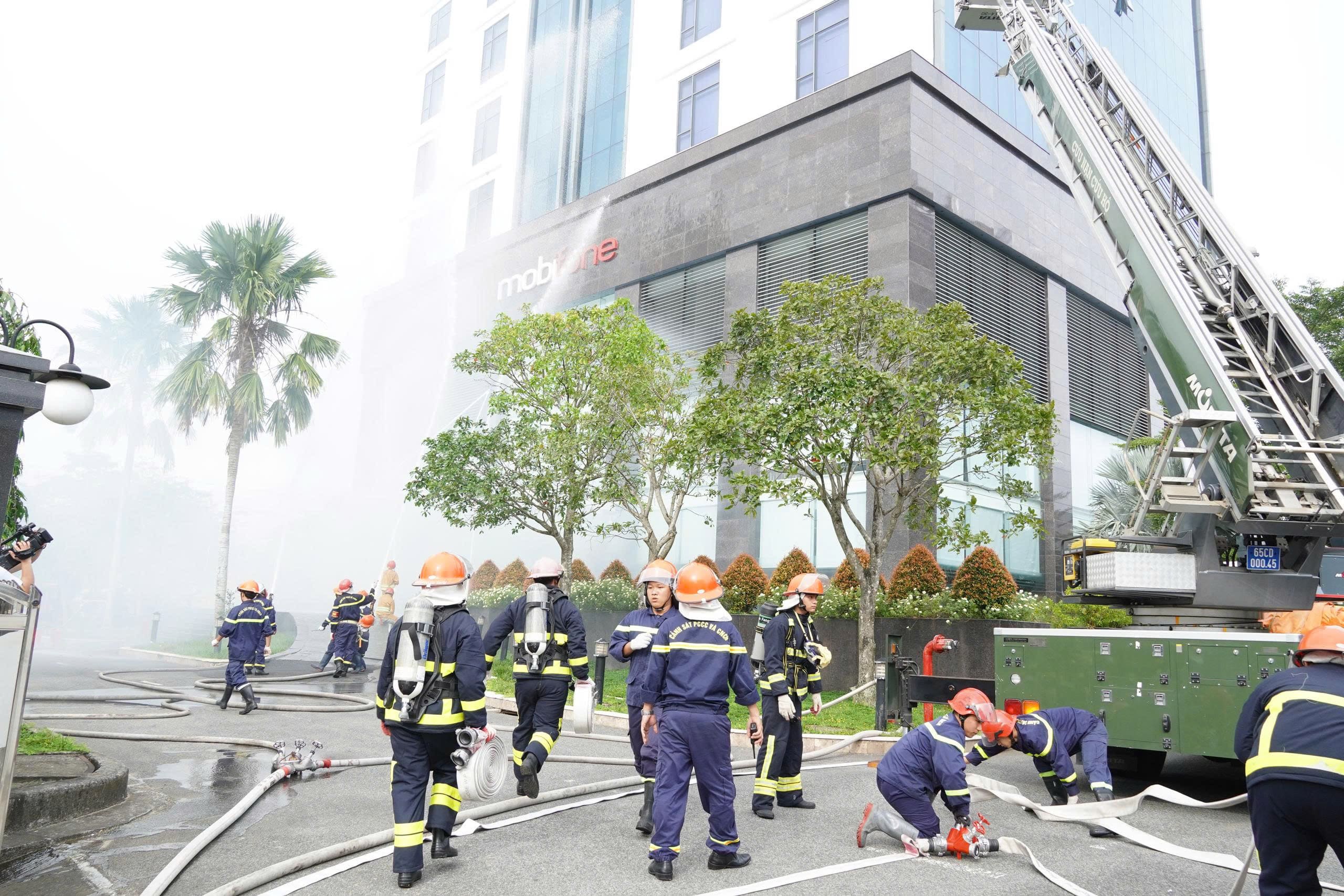 THỰC TẬP PHƯƠNG ÁN CHỮA CHÁY, CỨU NẠN, CỨU HỘ 2025 TẠI TÒA NHÀ MOBIFONE CẦN THƠ